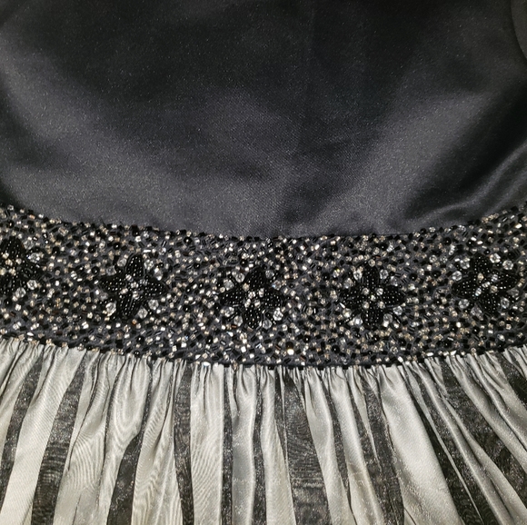 Girls size 10 fancy black dress - Picture 4 of 6